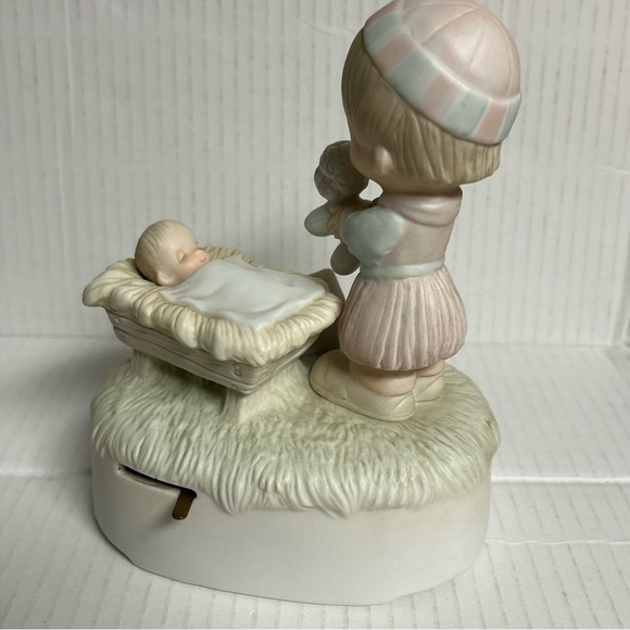 Precious Moments music box Christmas is a time to share E-2806 - Picture 2 of 5